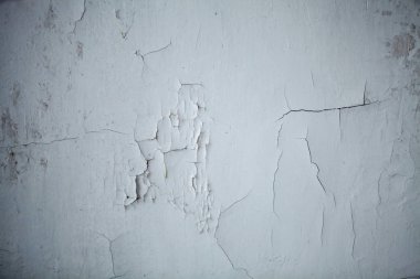 Beton duvardaki eski çatlak boya.