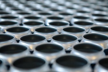 Alüminyum kutular kapakları ve hisse senedi ahlak olmadan boş. Yakın çekim