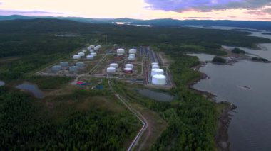 Beyaz deniz üzerinde kuş-göz görüş-in Rus tank sahası. Drone Tayga için tank sahası üzerinde yayılımı.