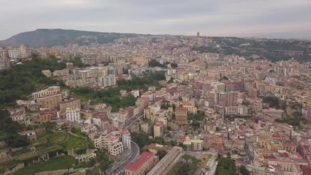 Vista aérea dos bairros de Nápoles. Voo de um drone sobre Nápoles . — Vídeo de Stock