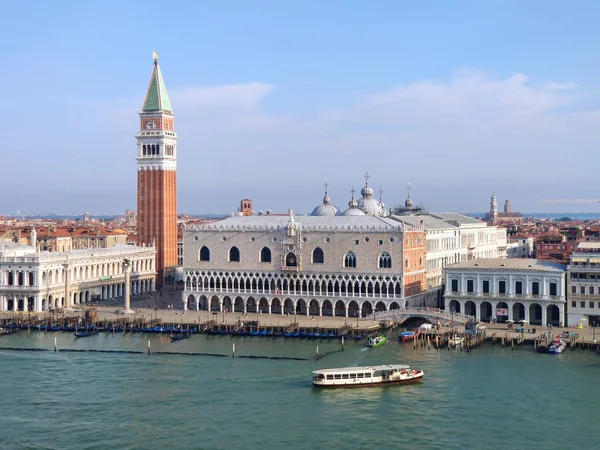 View Doge Palace Campanile Mark Square Venice Cruise Ship Piazza — Stock Photo, Image