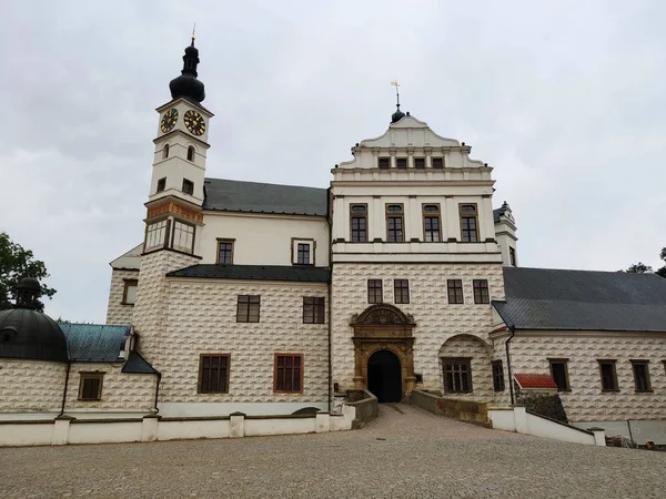 捷克共和国帕尔杜比采 2019年7月21日 帕杜比采城堡 始建于1340年 由佩恩斯坦家族和皇帝所有 于1579年重建 现在拥有博物馆 捷克共和国国家文化纪念碑 — 图库照片