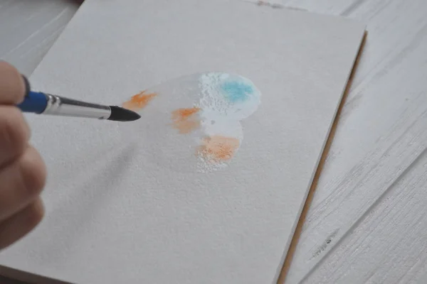 Narzędzia Malowania Biały Biurko Drewna Szczotek Papieru Farby Stole Malarz — Zdjęcie stockowe
