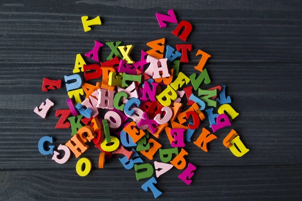 Letras Multicoloridas Fundo Madeira Azul Escuro Alfabeto Madeira Colorido Uma — Fotografia de Stock