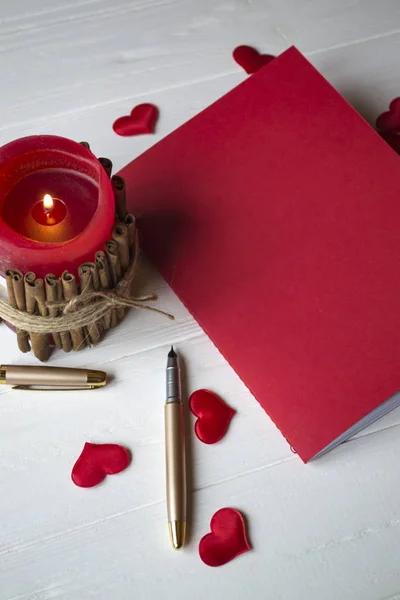 Красная Тетрадь Свечи Сердечки Любви Столе — стоковое фото