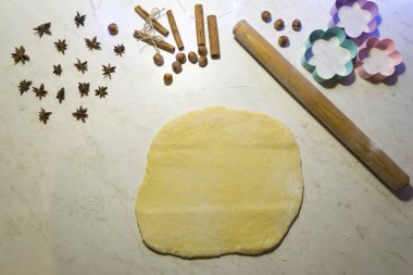 Tatlı kurabiye pişirme. Ev yapımı kurabiye.