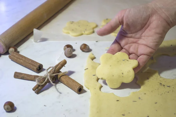 Baker Gör Cookies — Stockfoto