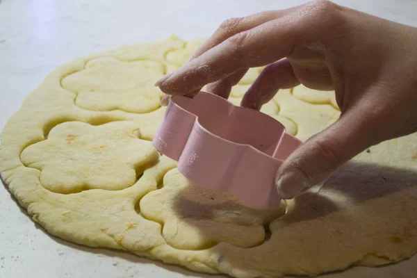 Baker Gör Cookies — Stockfoto