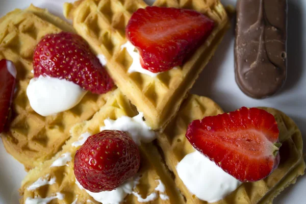 Ripe Strawberry Waffles Close Beautiful Tasty Breakfast — Stock Photo, Image