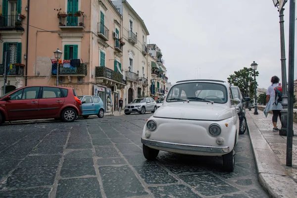 Autos bari apulia in italien — Stockfoto