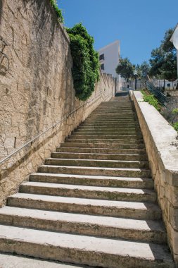 Taş merdiven Vieste apulia eski wtite şehir İtalya
