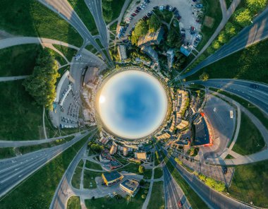 360 Vr dron r Riga şehir evleri ve blok sanal gerçeklik, cadde Panorama için yaz resmi daireler,