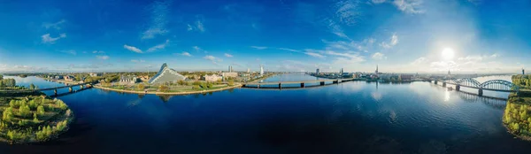 Planeta da Esfera. Ponte e casas na cidade de Riga, Letónia 360 VR Drone picture for Virtual reality, Panorama — Fotografia de Stock