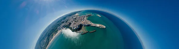 Vieste Apulia Cidade Mar Litoral azul na Itália Drone 360 vr — Fotografia de Stock