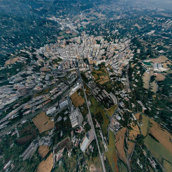 Putignano Apulia casas de ciudad y carreteras en Italia Drone 360 vr foto — Foto de Stock