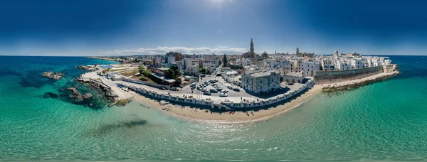 モノポリ プーリア都市近くのイタリア ドローン 360 vr で海海岸線ブルー — ストック写真