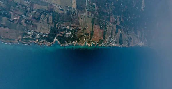 풀리아 이탈리아 푸른 바다 여름 해안선 무인 항공기 360 vr — 스톡 사진