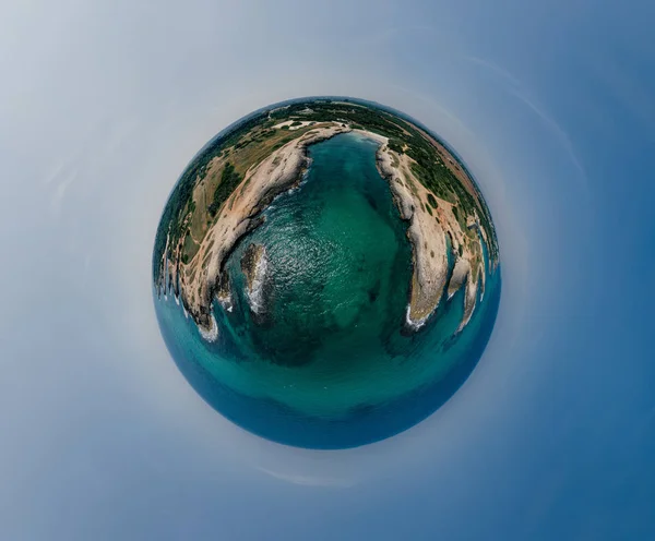 풀리아 이탈리아 푸른 바다 여름 해안선 무인 항공기 360 vr — 스톡 사진