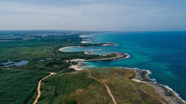 Apulie Itálie modré moře v létě pobřeží Drone 360 vr — Stock fotografie