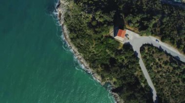 Kayalar beyaz ve mavi deniz Doğu kıyısında İtalya Apulia Bari, Vieste, Adriyatik Denizi, mağara Bell, Torre di San Felice, San Felice Architiello, dağlar