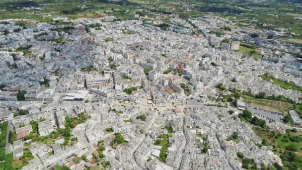 Vuelo Trulli ciudad Alberobello Apulia en Italia Drone 4k — Vídeo de stock