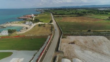 Araba alan İtalya Drone uçuş 4k deniz kenarında aracılığıyla