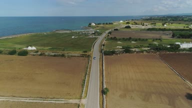 Araba alan İtalya Drone uçuş 4k deniz kenarında aracılığıyla