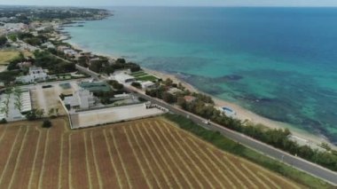 Araba İtalya Drone uçuş 4k deniz kıyısına yakın