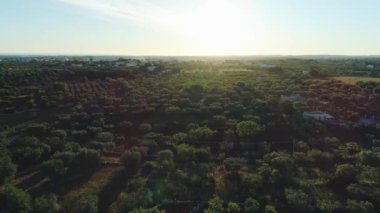 İtalya Drone uçuş 4k Apulia yakınındaki günbatımı