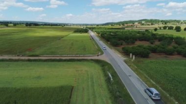 Araba İtalya Drone uçuş 4k yeşil alan ile