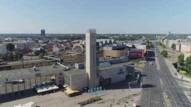 Merkez İstasyonu şehirdeki evleri yaşayan ve yollar ve araçların ile bina Riga Şehir tarihi Europe Drone uçuş trafiği