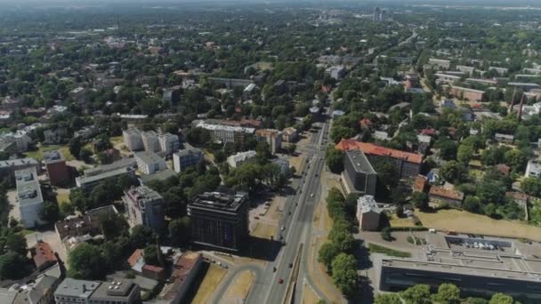 Riga Město žijící budovy domy a auta dopravní Drone letu — Stock video