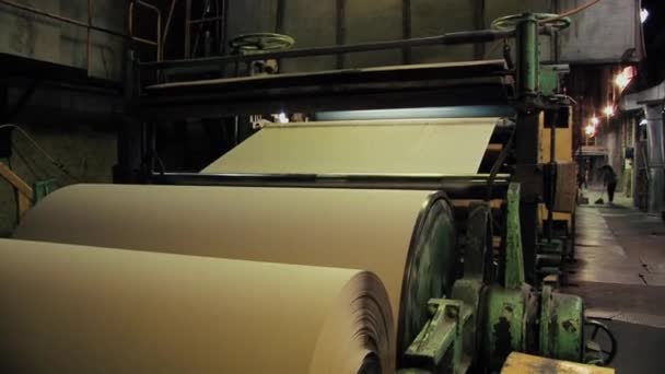 Karton kağıt üretim çöp geri dönüşüm — Stok video