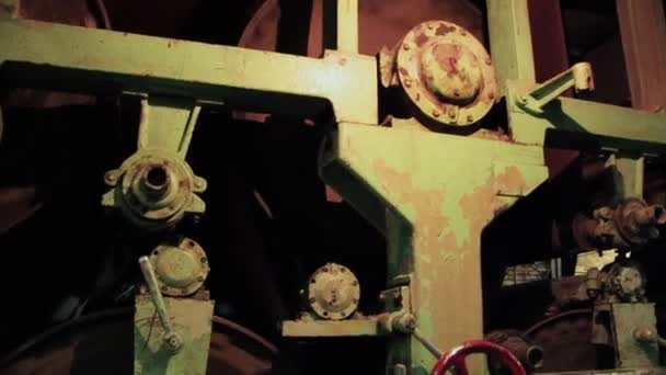 Vintage machine tools old, industry, industrial, machinery, retro, factory — Stock Video