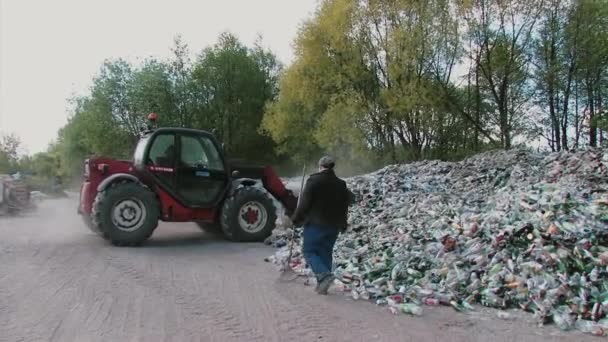 Bulldozerwork För Ekologiska Skräp Sorteras För Återvinning Process — Stockvideo