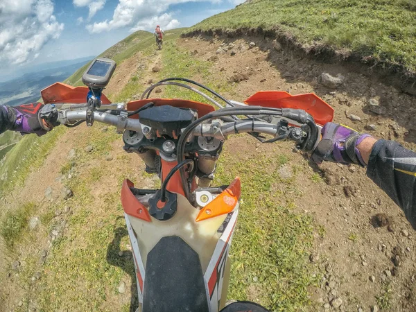 Yüksek Kafkas Dağları içinde kir bisiklet Enduro ile aşırı macera seyahat