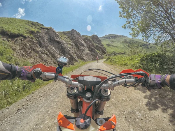 Extrême Voyage Offroad Avec Dirtbike Dans Les Premières Montagnes Vue — Photo