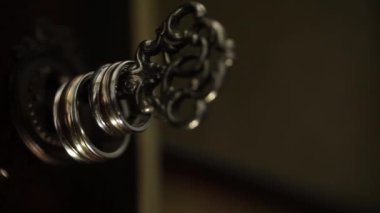 Diamon mücevher altın alyans anahtar makro portre üzerinde ateş