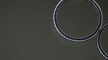 Diamon Kuyumculuk Gümüş Alyans cam tablo makro portre üzerinde ateş