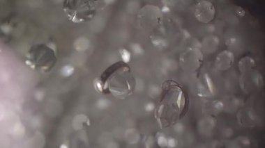 Diamon mücevher altın alyans odak kristalleri makro closeup dışarı ateş