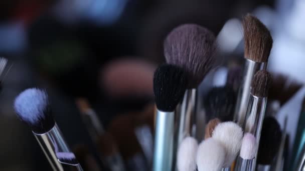 Brushes for Makeup Macro 100mm slider camera motion — Stock Video