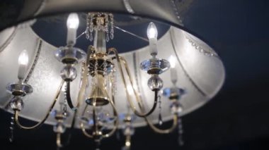 Eski kale siyah tavanda bir Vintage avize