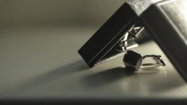 Bir shirton üzerinde tablo makro kaymak closeup için Bay kol düğmesi