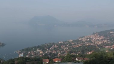 Lake Como İtalya Adası siyah koltuklar