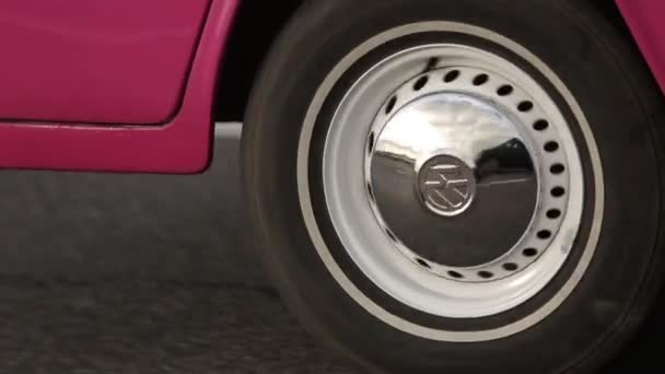 Roda Branca Roze Van Carro Estrada Transporte Transporte Automóvel Curso — Vídeo de Stock