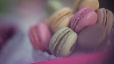 Tatlı macaroons renkli lezzetli hediyeler