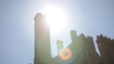 Letonya ve ışık ışınları eski kale