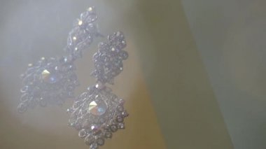 Bir lamba Dekorasyon gelin Mücevherat, kurdeleler, saten süslemeleri ve takı küpe