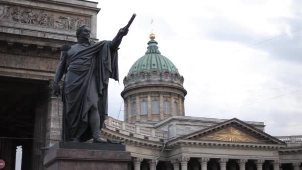Пам'ятник в Санкт-Петербурзі в Росії — стокове відео