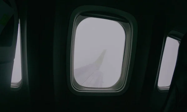 Aiplane Aircraft finestre vista sul velivolo ala, compagnie aeree, trasporto aereo skyline — Foto Stock